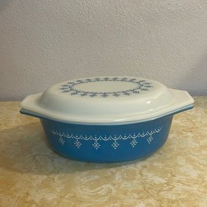 Pyrex snowflake garland 1 1/2 qt casserole